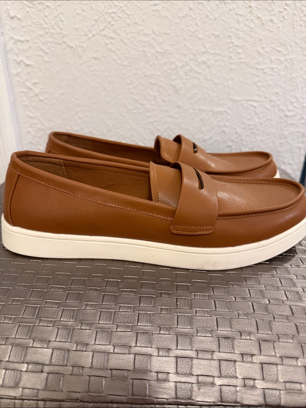 NWOT Men’s Avenue Tan Leather Slip-On Loafers with White Sole